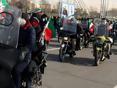 حمله گازانبری انقلابی ها به قالیباف