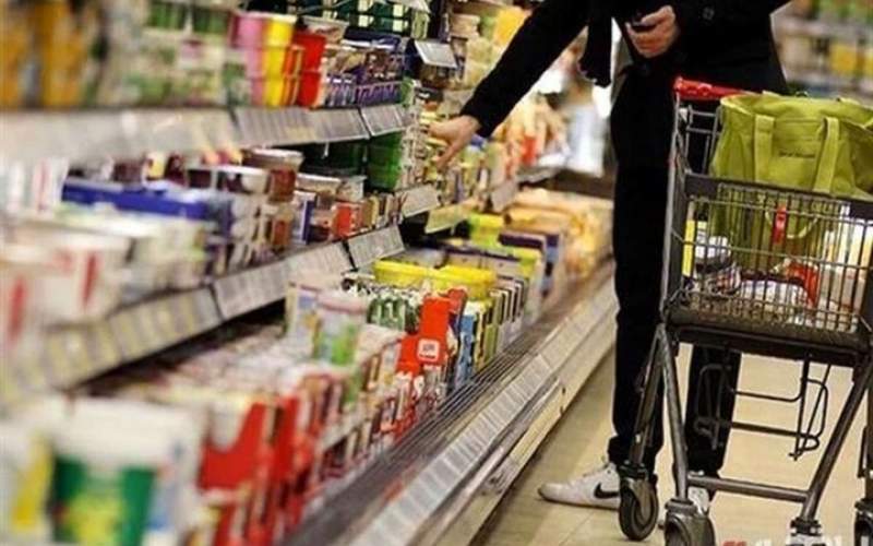 دلار ۲۳ هزار تومان ارزان شد؛ چرا کالاها گران ماندند؟