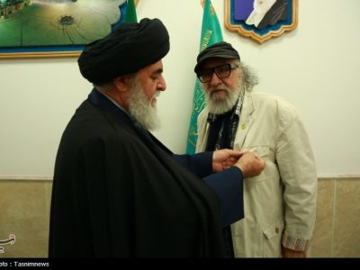 «داریوش ارجمند» خادم افتخاری آستان مسجد جمکران شد تصویر