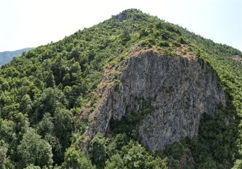 گردشگری پاییزی| سفر به جنگل‌های اسرارآمیز شمال/ پنجره‌ای به زندگی نئاندرتال‌ها در غار “‌لی‌بِن”