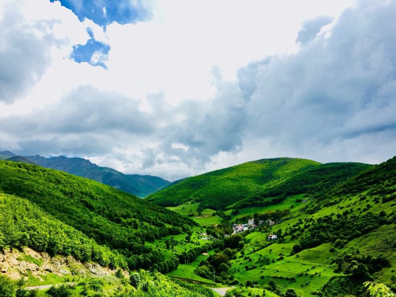 سفر به سرزمین قلعه‌ها و جنگل‌های مه‌آلود – آژانس خبری  ملت آزاد آنلاین |