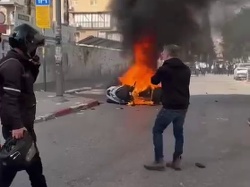 تظاهرات یهودیان حریدی در بنی‌براک در اعتراض به خدمت اجباری