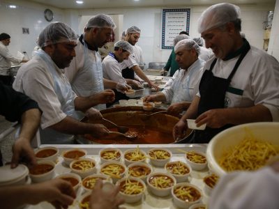 افطار در حرم کریمه اهل بیت (ع)