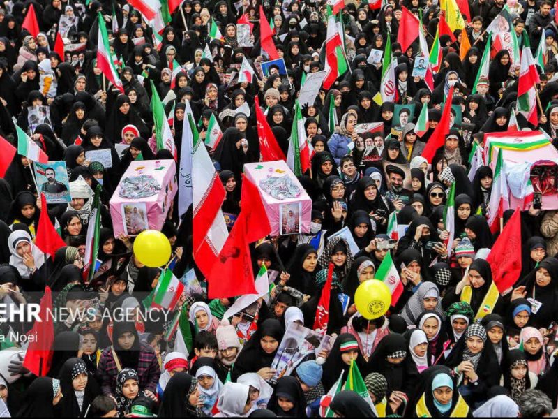 بیعت نوجوانان تبریزی با رهبر انقلاب
