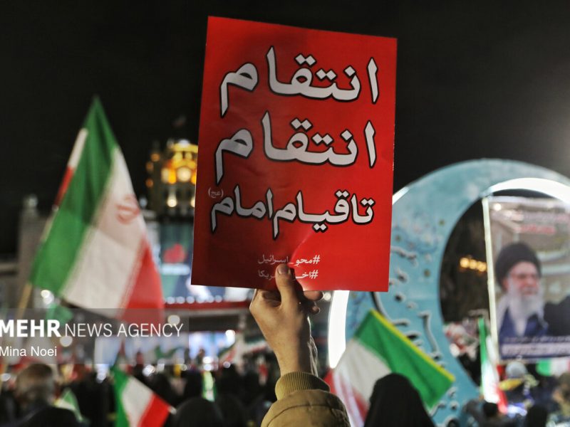 خیابان های تبریز مملو از ولایتمداران در چهارشنبه آخر سال
