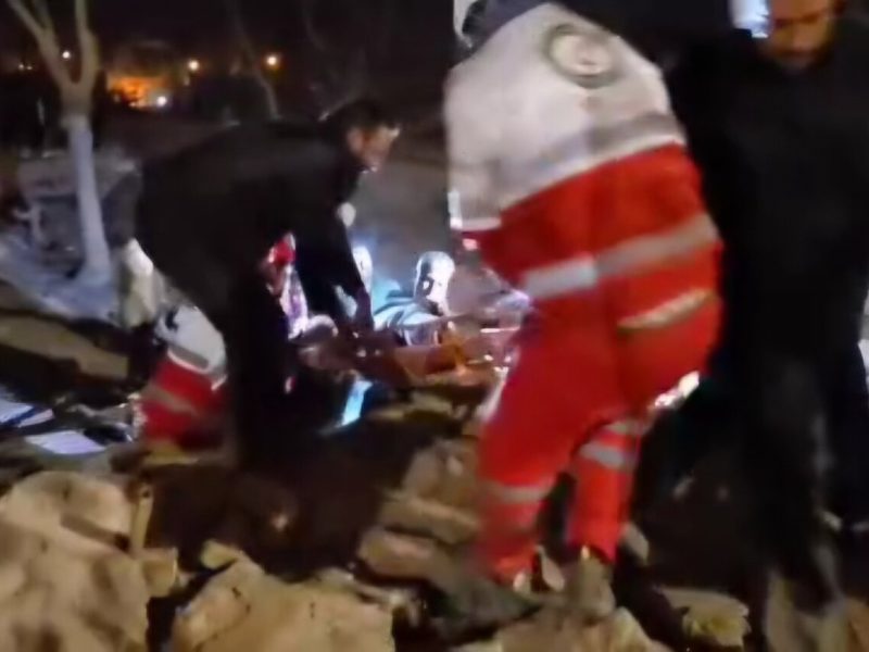 پایان عملیات امدادونجات در خانه‌های سازمانی راه‌آهن با کشف پیکر ۷ شهید