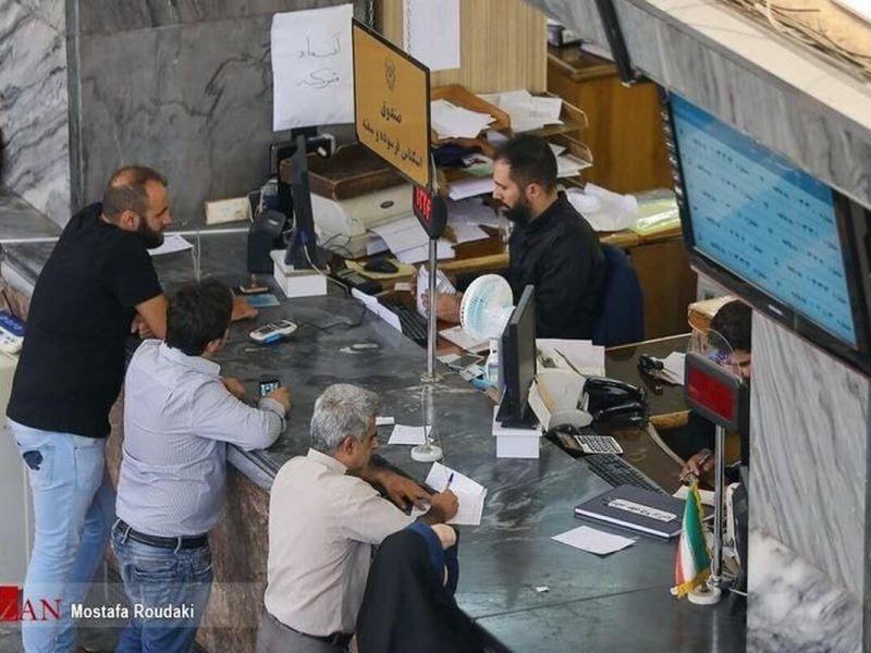 فعالیت بانکها محدود به ۳۰ درصد شعب از ساعت ۸ تا ۱۲ است/ ترخیص ۵۰ هزار تن کالای اساسی در ۲۴ ساعت