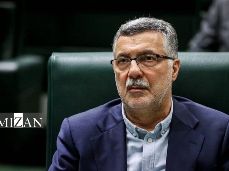 بازدید روز گذشته ظفرقندی، وزیر بهداشت از یکی از داروخانه‌های بزرگ تهران