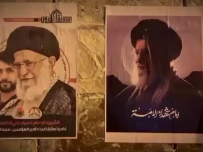 نصب تصاویر رهبر شهید انقلاب و شهید سید محمد موسوی در منطقه بنی‌جمره بحرین
