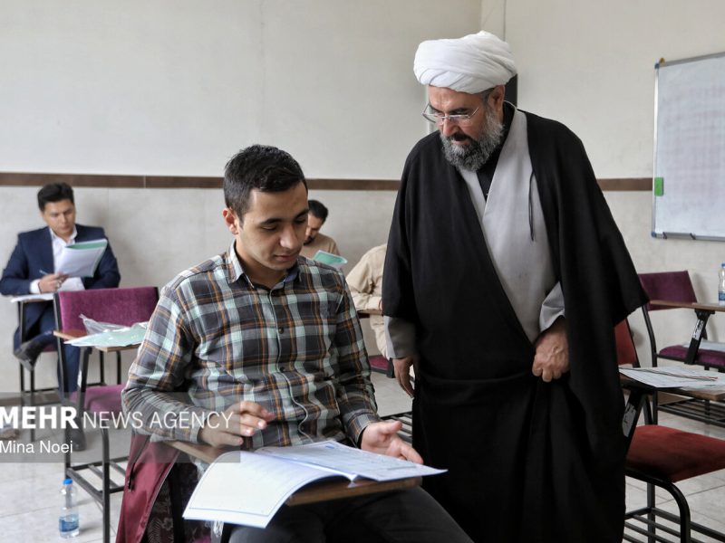 رقابت ۳۰۰ حافظ آذربایجان شرقی در آزمون اعطای مدرک تخصصی