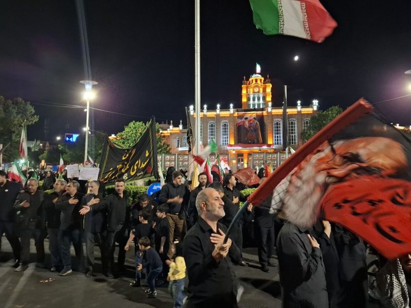 شکوه عزاداری شب عاشورا در میدان ساعت تبریز